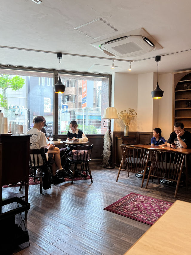 A Relaxing Evening at From Afar Café🍮