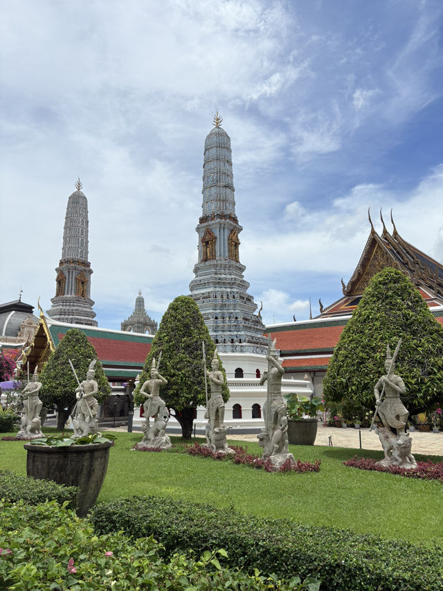 Exploring Bangkok: A City of Contrasts 🇹🇭✨