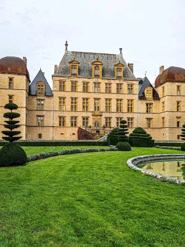 Château de Fléchères: A Baroque Gem in the Heart of Beaujolais