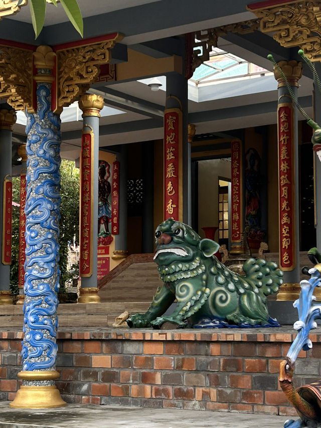 Pagoda & Temple of Phu Quok centre 