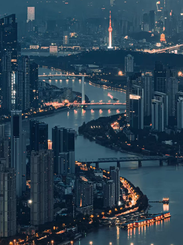Wuhan Wonders: A Day of Culture, River Views, and Street Food