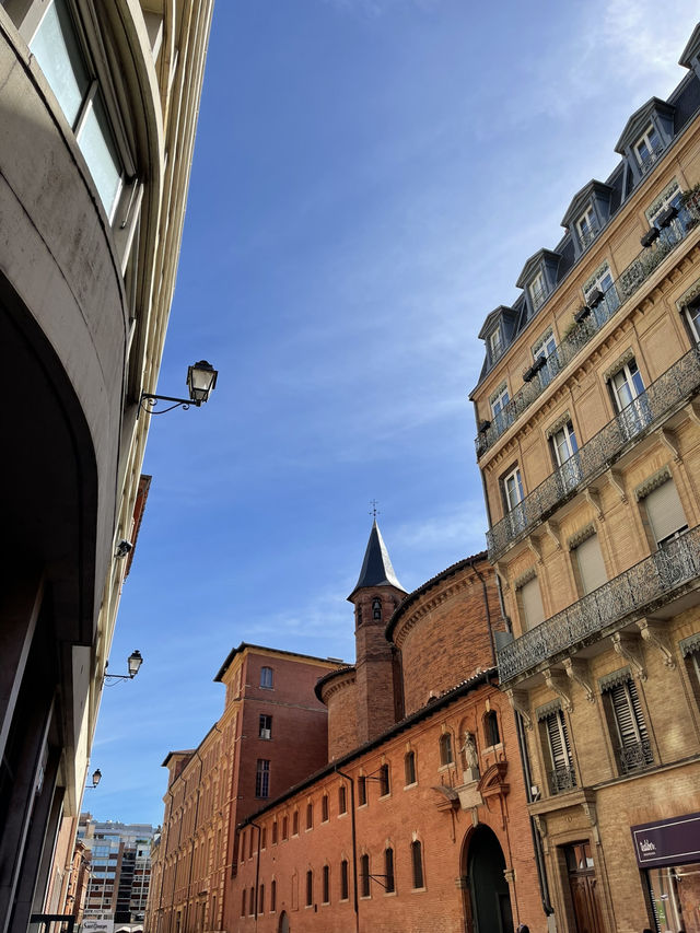 Toulouse: Pink Streets & Southern Charm 🌸🏛️🌊 Toulouse: Pink Streets & Southern Charm 🌸🏛️🌊