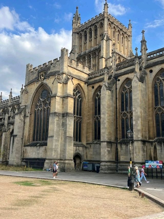Bristol Halloween: Spooktacular Shenanigans! 👻 Bristol Halloween: Spooktacular Shenanigans! 👻