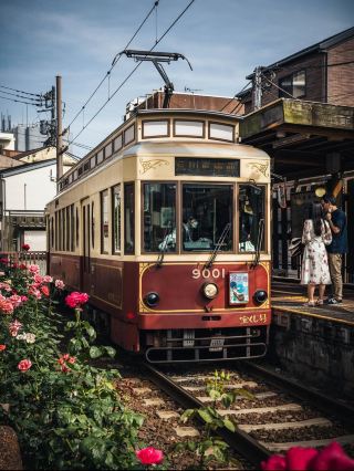 🌸 เสน่ห์ย้อนยุคของโตเกียว: รถไฟสายโทเดน อาราคาวะ และความหรูหราในท้องถิ่น