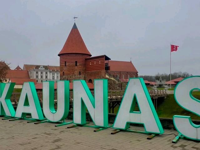 Kaunas Christmas Spirit: Golden Art Deco Glow