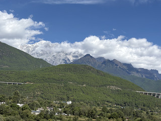 Enjoy a worry-free tour of Yunnan with our group tour experience.
