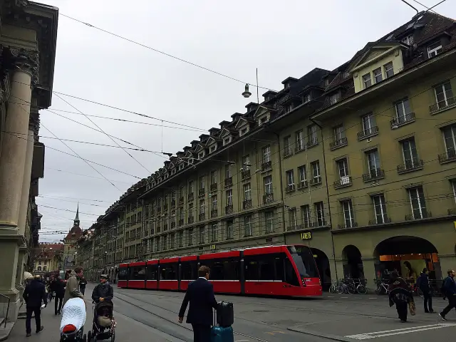 Bern Strolling Guide