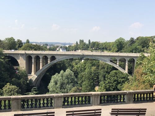 阿道夫大橋