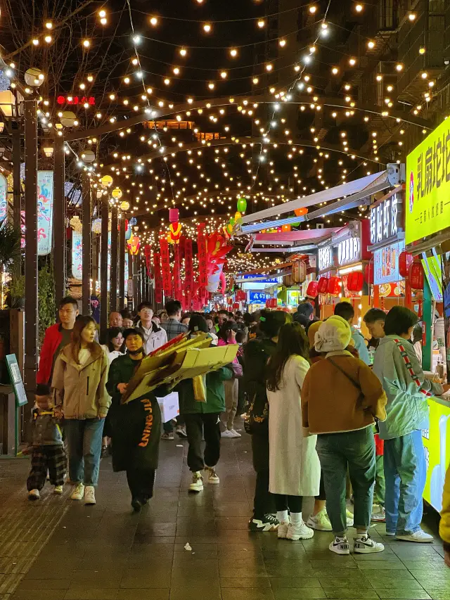 Kunming's Must-Visit List: Nanqiang Street Alleys are great for food, fun, and shopping