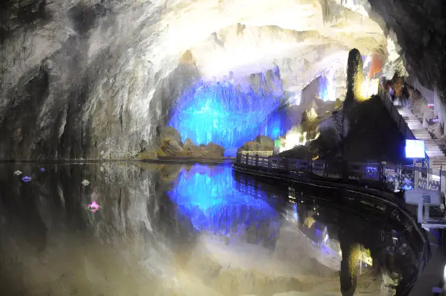 Zhijin Cave is acclaimed as: "The Number One Cave under Heaven" and "Karst Museum"