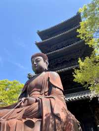 有自動扶梯的八事興正寺