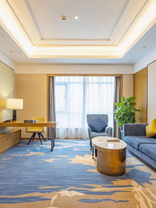 🌟 Sichuan Serenity: Haoweiyi Hotel's River Views 🌟