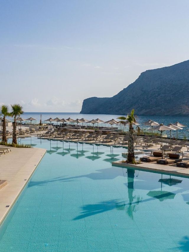 🌊🛏️ Fodele's Finest: Splash & Stay in Greece 🇬🇷