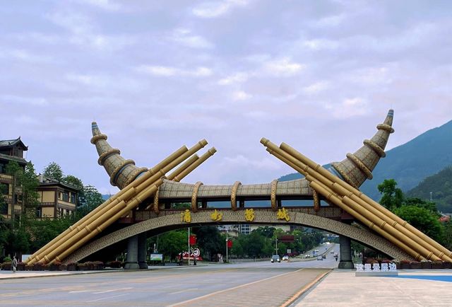 雲南南部小眾旅遊城市·滴水苗城屏邊！！