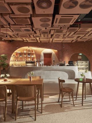 🌟✈️ Ho Chi Minh City Hideaway: Silverland Ben Thanh's Chic Comfort! 🏨🍽️