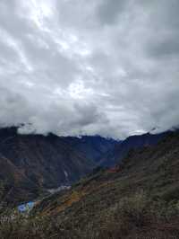 千人奔赴～臥龍川北營參加徒步登山節。