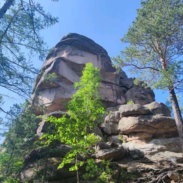 Stolby: Krasnoyarsk’s Towering Wonderland of Nature and Adventure!