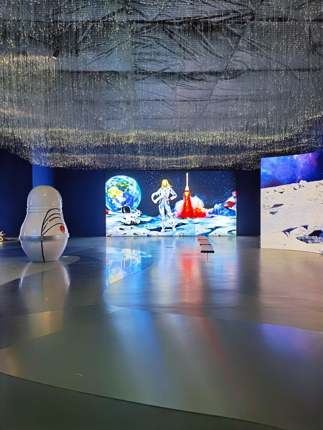 跟隨俄羅斯女藝術家，成為宇宙的女主角！