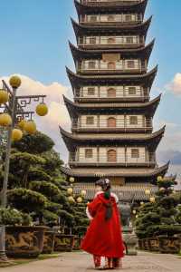 上海市區的真如寺銀杏葉落滿地啦