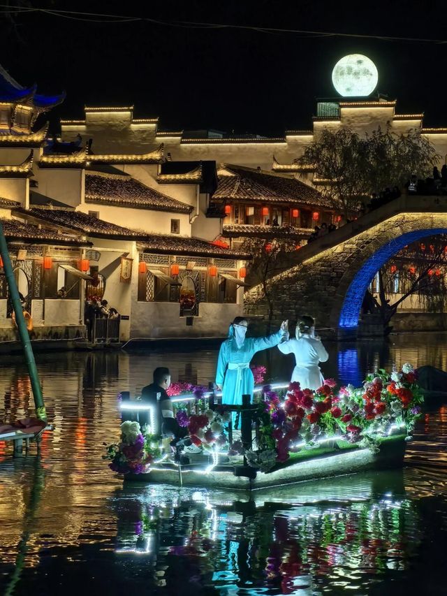 銅梨橋古鎮煙花，點亮夜晚的璀璨瞬間