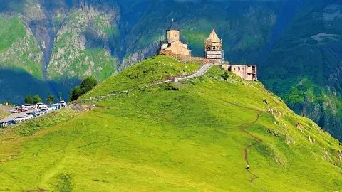 Georgia: A Thousand-Year Legend in the Fragrance of Wine — traveler post in Stepantsminda