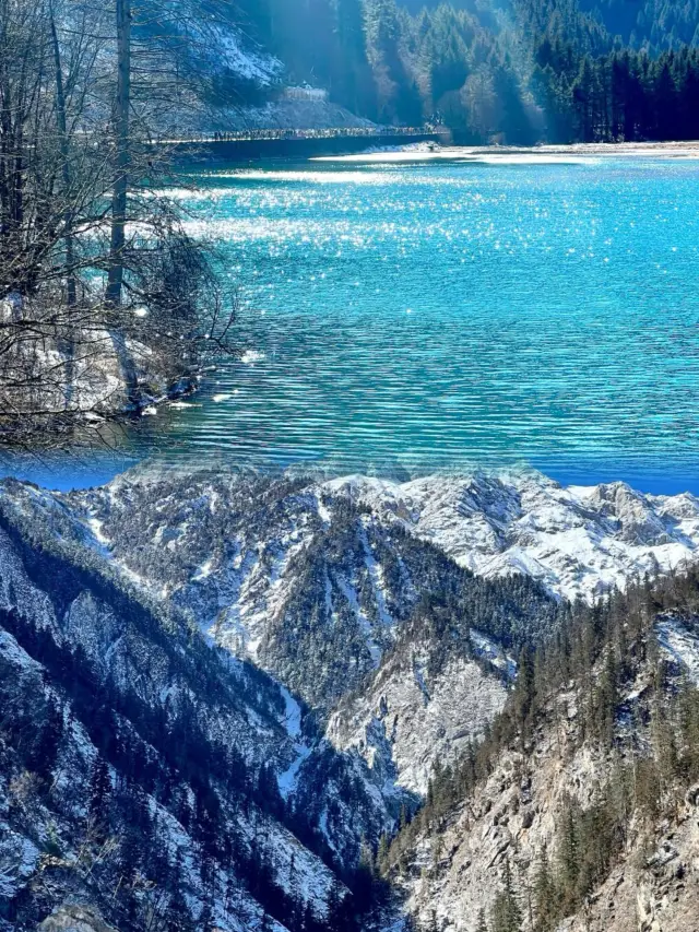 Jiuzhaigou is a fairyland in winter