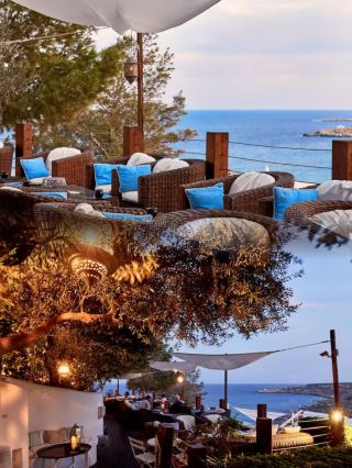 Step into Ancient Greek Mythology! Explore the Ancient Greek Park Hotel