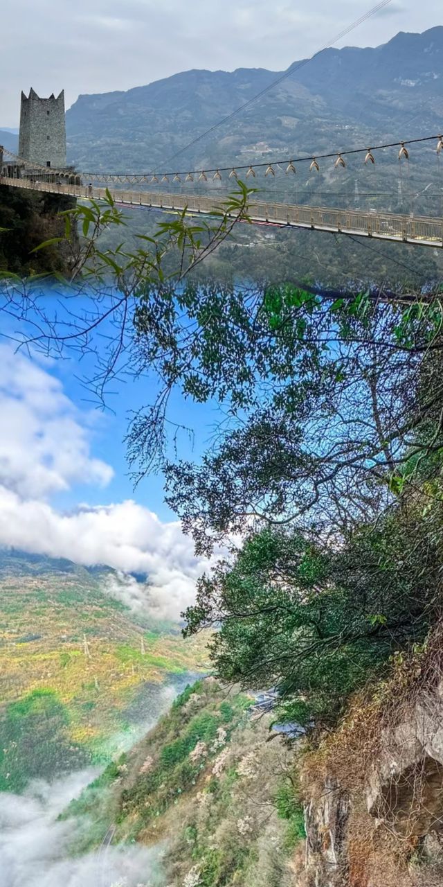 四川九皇山：徒步愛好者的懸崖棧道挑戰聖地！