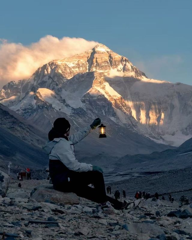 珠穆朗瑪峰日照金山，何等幸運。