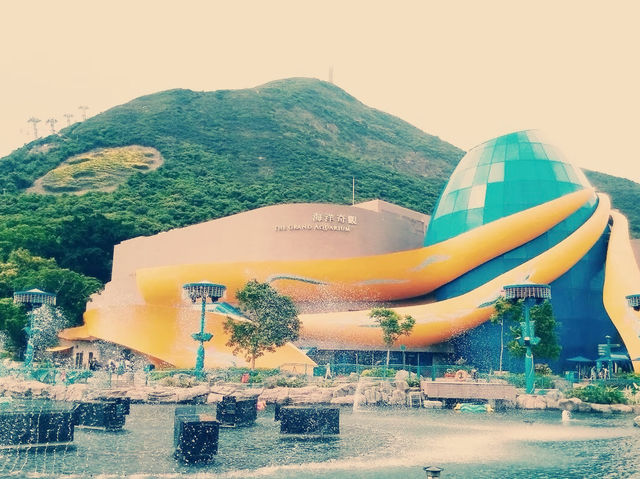 香港海洋公園水上樂園：激流勇進的奇幻之旅
