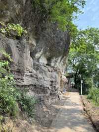 【四川・安岳】風化が美しい茗山寺