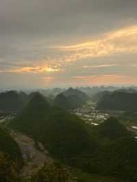 闖入貴州安順萬峰頂峰林之巔睇一場日落