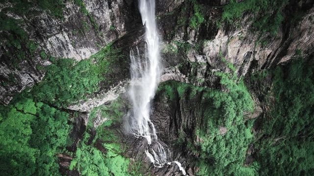 雲端漫步瓦屋山：站在「桌山」之巔悟人生