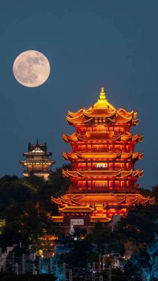 Обязательное место для фотосъемки на башне Желтого Журавля