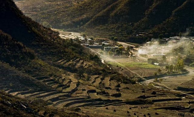 藏在太行山裡的「川西寨子」!600年石頭迷宮村,紅葉+古建 藏在太行山裡的「川西寨子」!600年石頭迷宮村,紅葉+古建