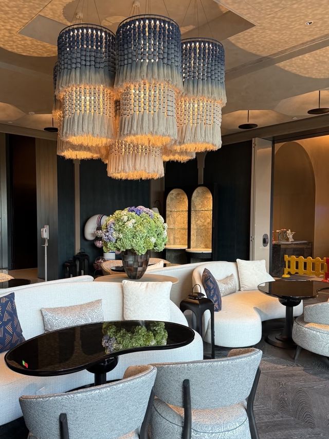 伊寧洲際酒店環境很好yo～#酒店天花板