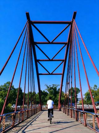 그리운 바람이 임상 장안하 다리 위로 불어왔어요