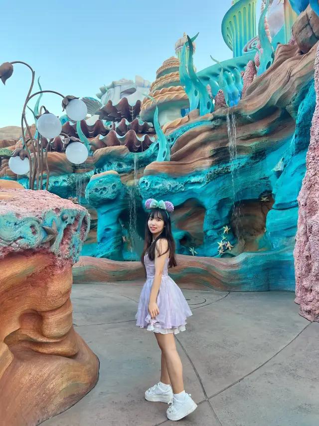 Tokyo DisneySea is absolutely magical! (Includes 14 Attraction Guides)
