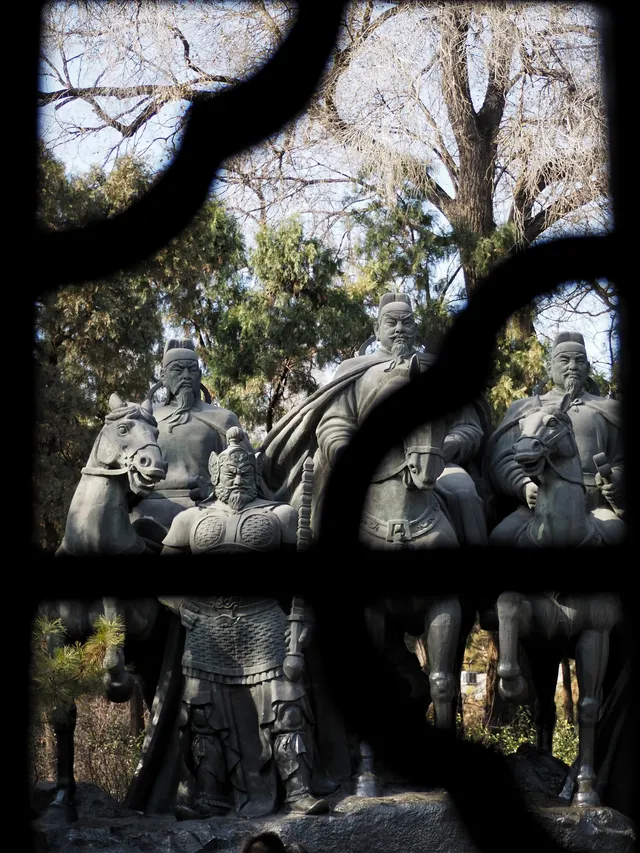 在太原晉祠，觸摸到了三千年的西周柏樹