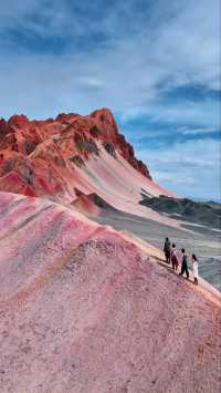 快看！太絕了！黑山與粉山的融合體！