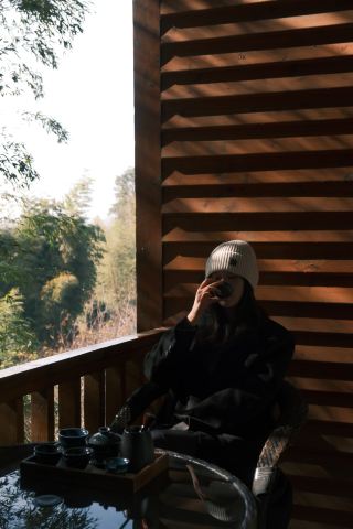 Cloud Watching and Hot Spring Soaking: A Winter Healing Appointment in Yuyao