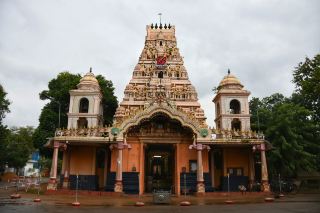 ジャフナの超絶美しいインド寺院、色とりどりの彫刻が最高すぎる！