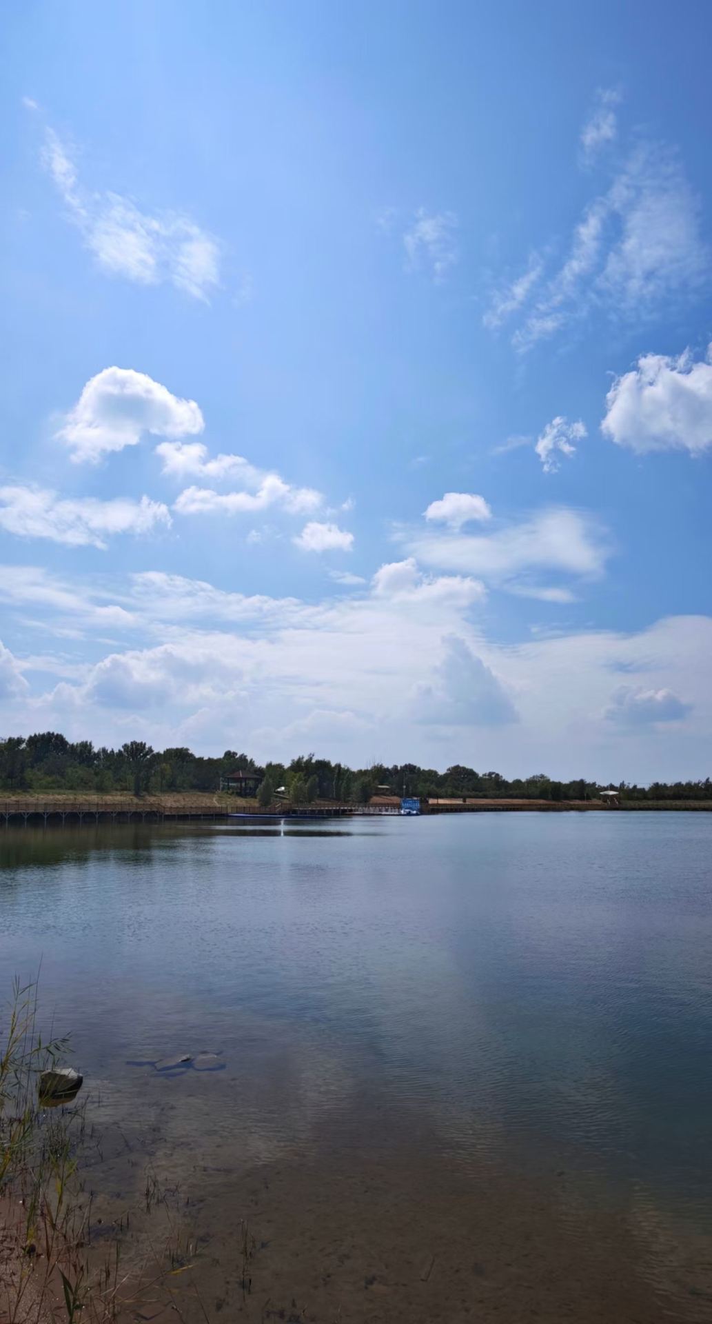 Yanchi Haba Lake | A mirror of the sky in the desert, a romantic encounter between sunlight and lake water