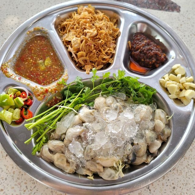 ใครชอบของแซ่บ ต้องที่นี่ ไข่มุกปูเป็น หาดเจ้าสำราญ