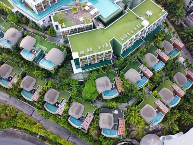 Crest Resort & Pool Villas โรงแรมภูเก็ตวิวสุดปัง