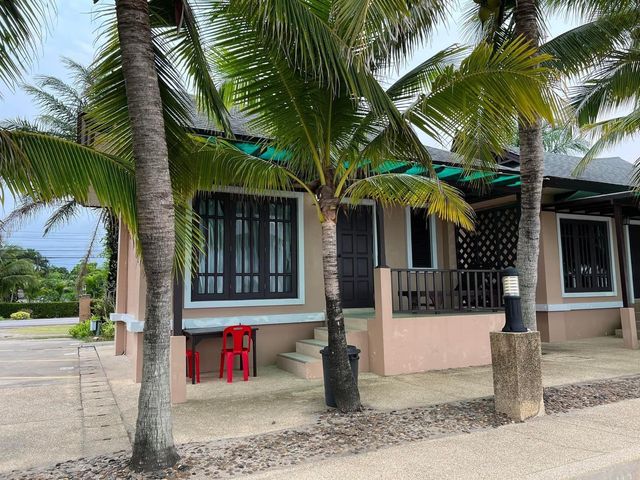 บ้านฟ้าทะเลจันทร์รีสอร์ต Baan Faa Talaychan Resort