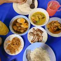 ข้าวแกงสิบบาท ลาดหญ้า