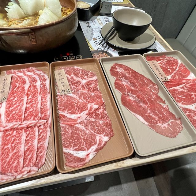 夏日限定的蟲草花白玉藏珍鍋，消暑一流