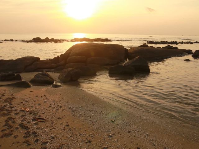 ลานหินขาว #หาดแม่รำพึง 🌴🌴🌴