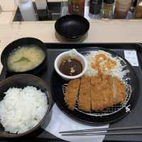 札幌　札幌観光　ススキノど真ん中　松のやロースかつ定食大満足！
